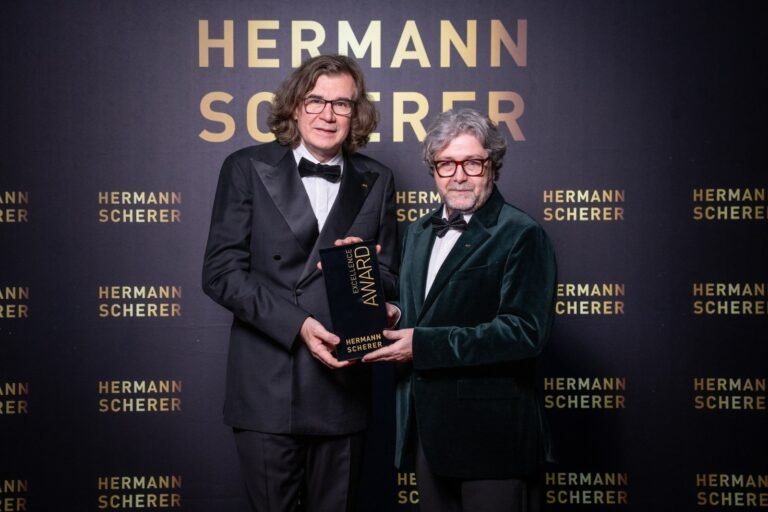 Medienmitteilung: «Excellence Award» beim Speaker Slam für Patrick Senn